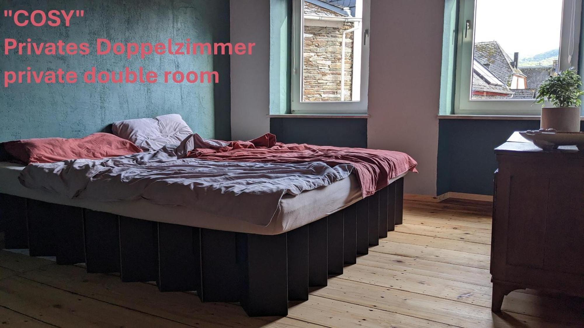Monkey Factory - Mini Home-Stay Hostel Трабен-Трарбах Екстер'єр фото